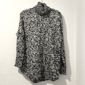 Turtle neck knit sweater